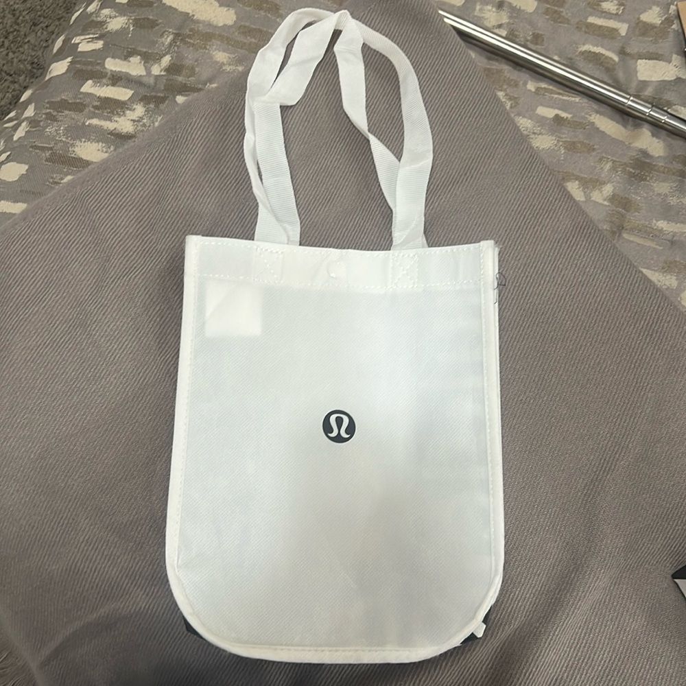 Lululemon reusable bag